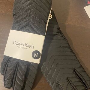 Calvin Klein women’s touchscreen gloves